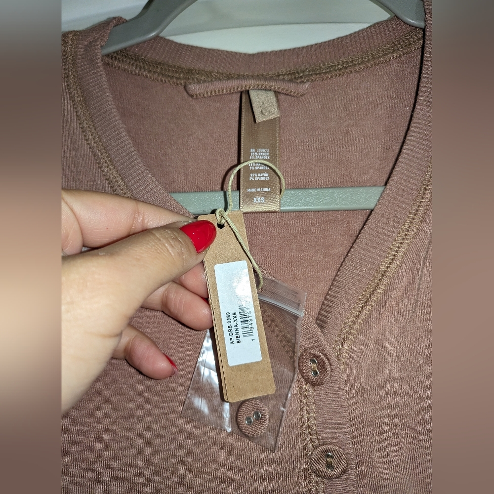 1. NWT SKIMS SLEEP HENLEY DRESS IN SIENNA - Picture 7 of 7